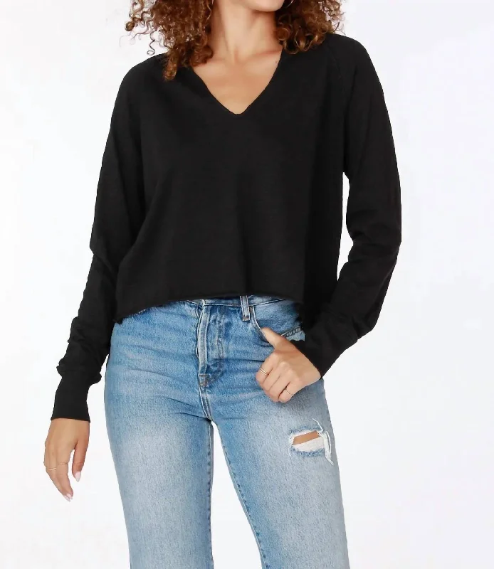 Split Neck Crop Tee In Black