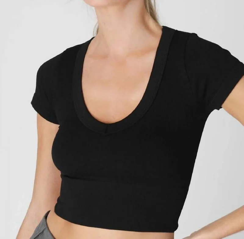 Seamless Ribbed V Neck Crop Tee In Black